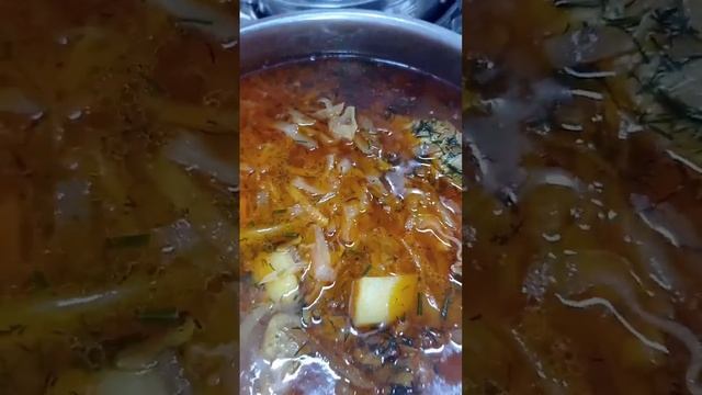 На обед у нас вкусный борщ!💙💛