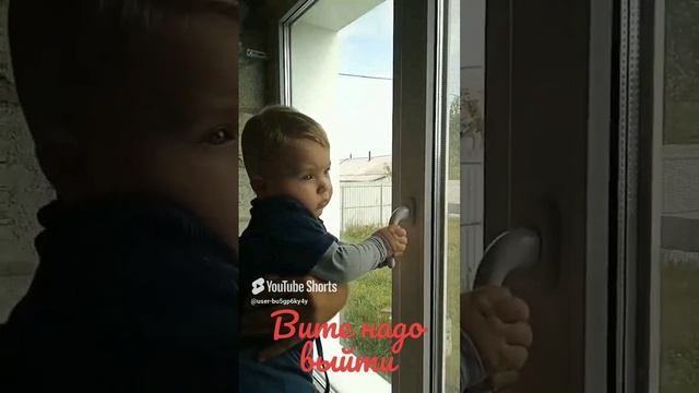 Остановите,Вите надо выйти.