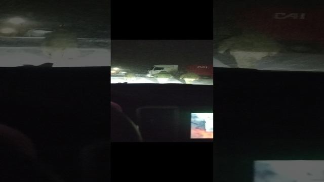 Катим колесо от военного Урала с шиномонтажки
