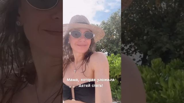 Юлия #ковальчук 42-летняя экс-солистка "Блестящих"  показала фигуру на отдыхе #юмор #отдых #мама