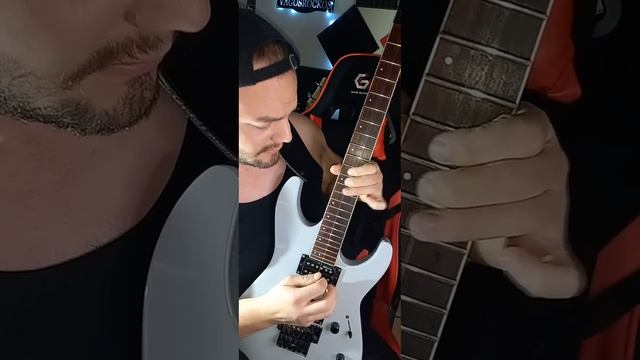 1 String Solo 🎸 (Hotel California)