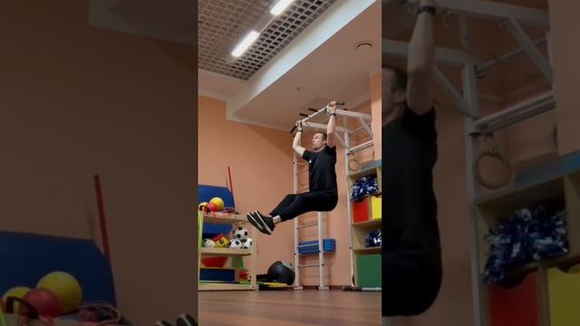 L-подтягивания (Подтягивания «уголком») / L-sit pull-ups