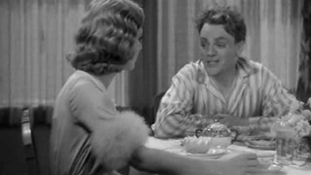 James Cagney smashes a grapefruit into Mae Clarke's face