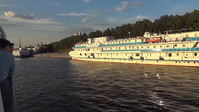 Прибытие т/х "Цезарь" из тура Москва-Тверь-Москва 24.08.2014.