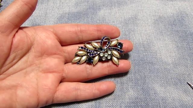 40. Броши. Колье. Маркированные.
