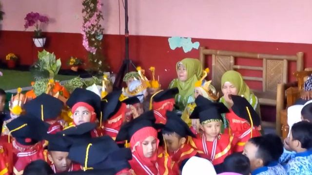 Anak-Anak TK Husnul Khotimah Menyanyikan Asmaul Husna