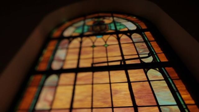 Витражное окно...