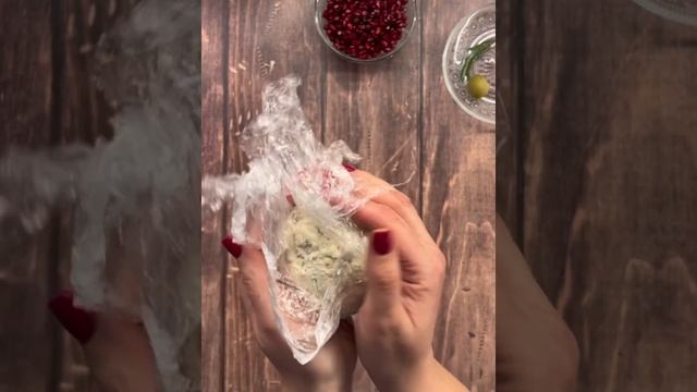 Новогодняя закуска «Ёлочный шарик». Больше рецептов и идей к новому году в Телеграм «Мама двойни»