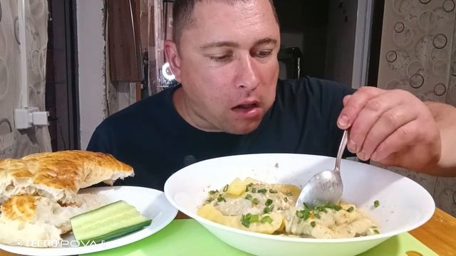 мукбанг/обжор/тушёная картошка с армянской лепёшкой/