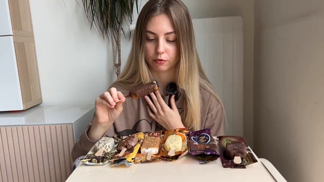Пробую необычные вкусы мороженого🍦🍿 | Магнат за 55 рублей😱 | Мукбанг с мороженым