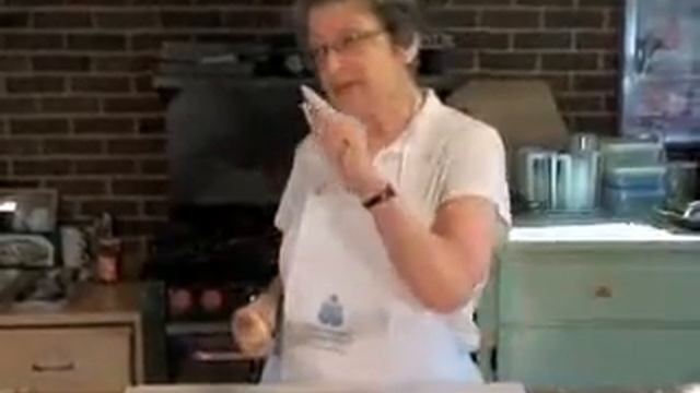 Doris Koplin makes Strudel
