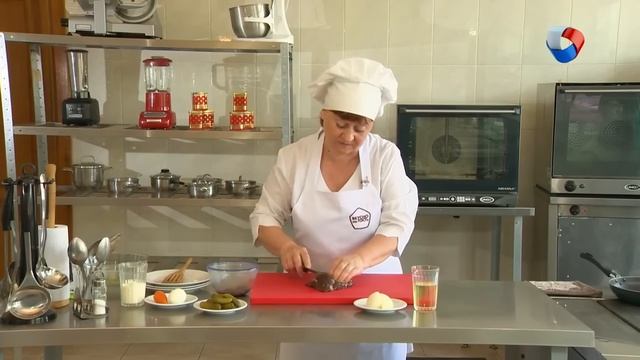 Салаты СССР за 200 рублей. Супер простые и дешевые рецепты салатов из столовой. Поностальгируем
