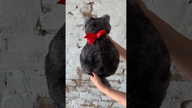 Кот Обиделся (серый) - подушка из натурального меха.