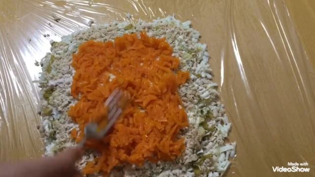 Salat  ,,Rulet" shaklida/Салат в виде рулета