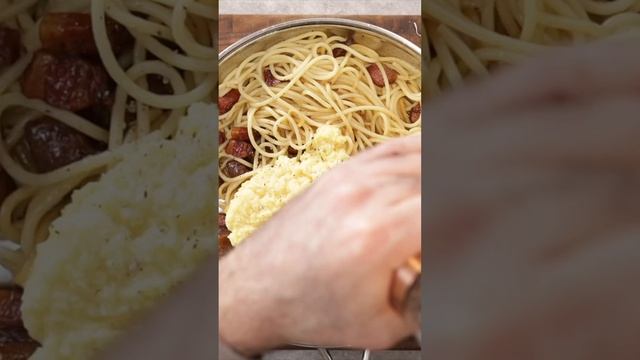 Creamy Spaghetti Carbonara #shorts