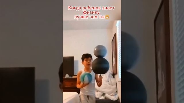 Мальчик знает толк в шарах