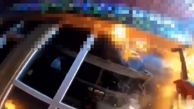 🔥В Раменском на въезде в деревню Кузнецово неизвестные подожгли закусочную и сняли это на видео🔥