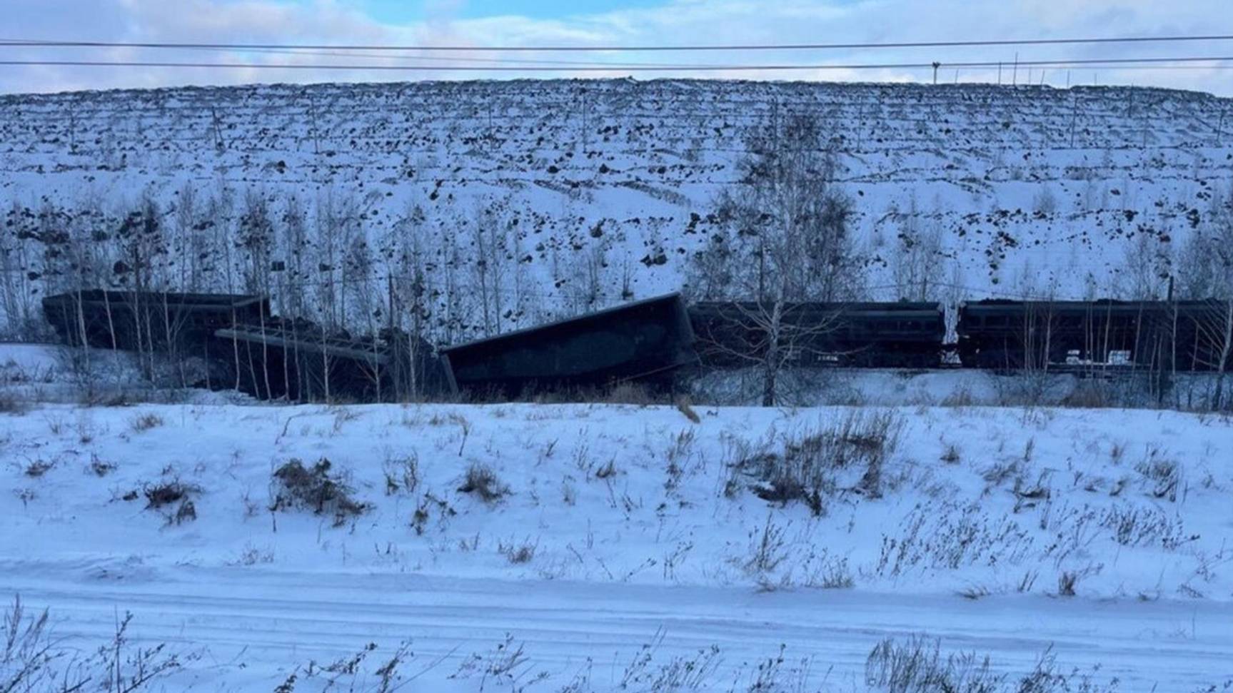 В Хабаровском крае сошли с рельсов 39 полувагонов