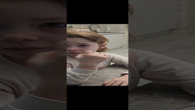 Милана проснулась.mp4