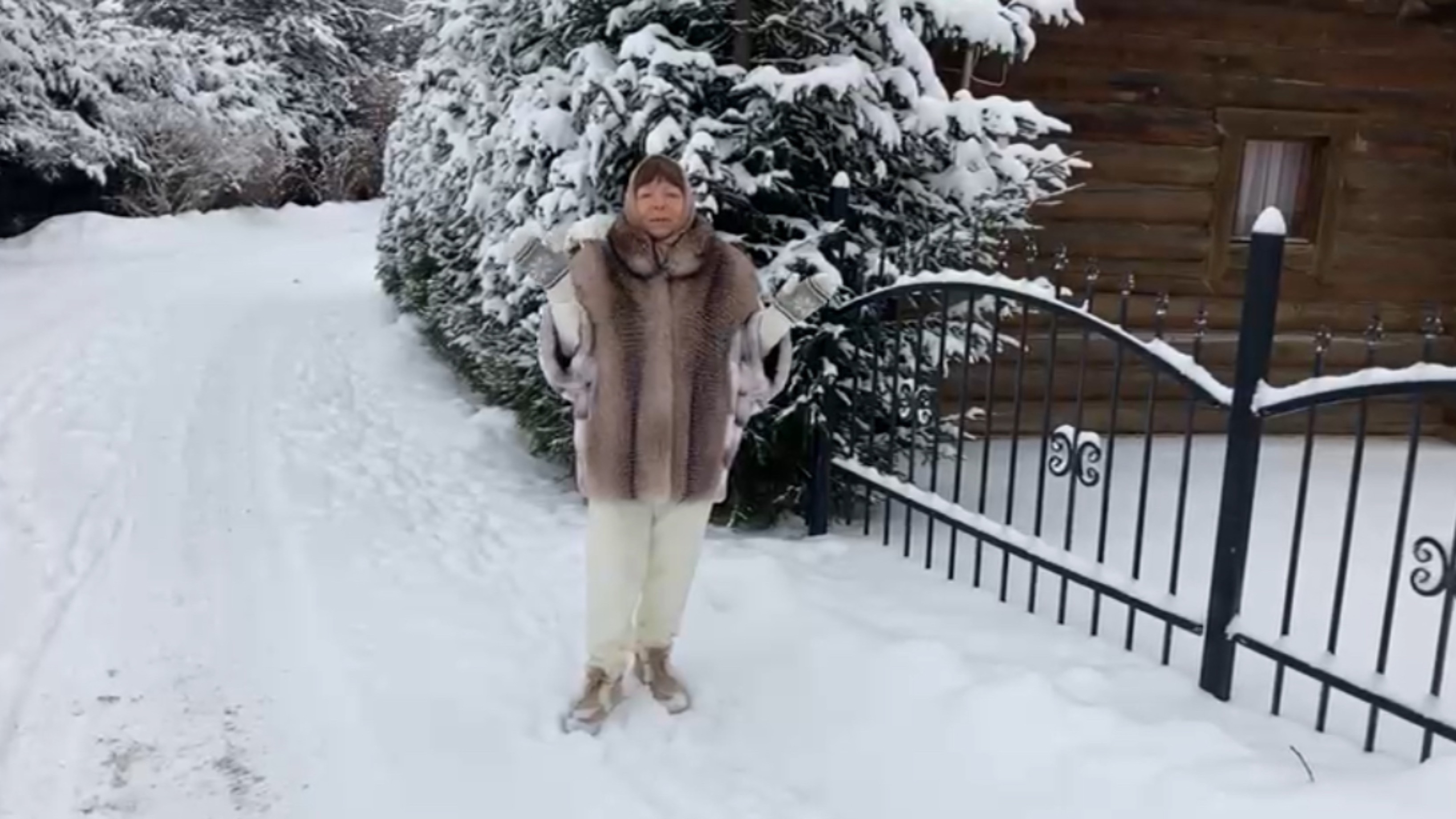 Такую замечательную шубку купила в Снежной королеве с большой скидкой