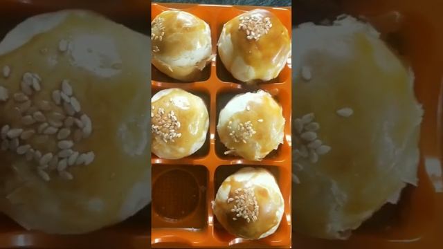 satisfying salted egg yolks traditional taiwan mooncake festival #shorts