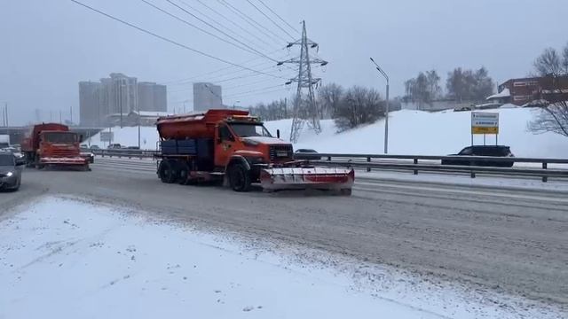 Отряд в деле: Коммунальные службы Октябрьского района Уфы борются со снежным натиском!