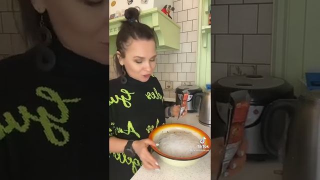 Салат из фунчозы со свежими овощами