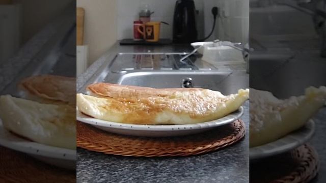 EGG OMELETTE ROLL AND BREAD BUN #satisfying #breakfast #shorts