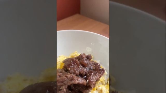 Pan-Fried Beef Marinated In Oyster Sauce And Garlic Over Egg And Rice 蒜香牛扒 #shorts