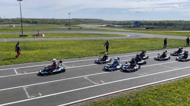 Почти Леман... Старт гонки по картингу PitStop Endurance 2024 на Атроне в Рязани.