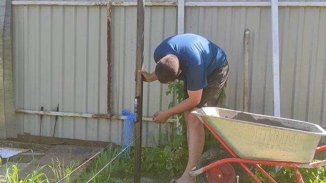 Покажу что посадили на огороде. Начали делать забор