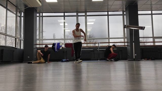 Breack dance in Donetsk revival | Треня на студии "Forward"