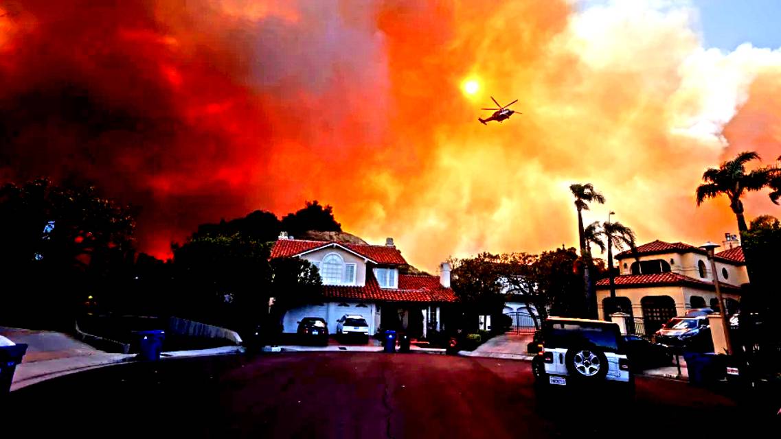 Разрушительные пожары в Лос-Анджелесе лишили жилья звезд Голливуда