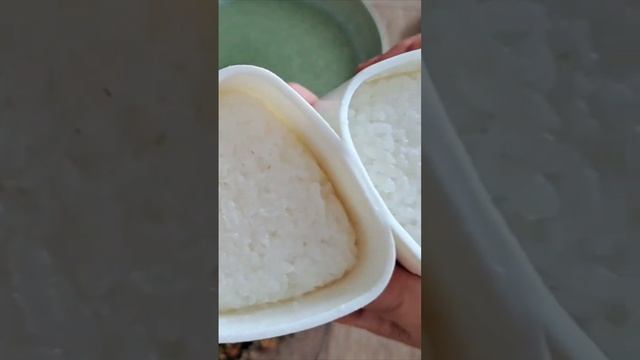 Готовим дома | Рисовые треугольники с присыпкой Rice balls #готовимдома #еда #cooking #food #мойден