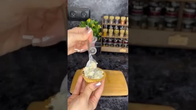 Тарталетки с красной рыбкой 😋