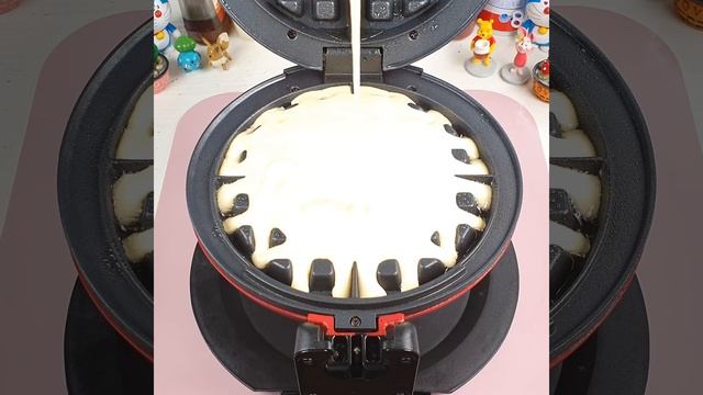 Waffle Iron vs Waffle 와플기계로 와플 만들기 #Shorts