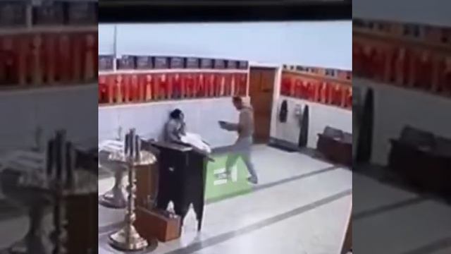 "Главное крестятся, а иконы тащат. Я поражаюсь, это что за религия такая "
Цыгане обчистили челябин