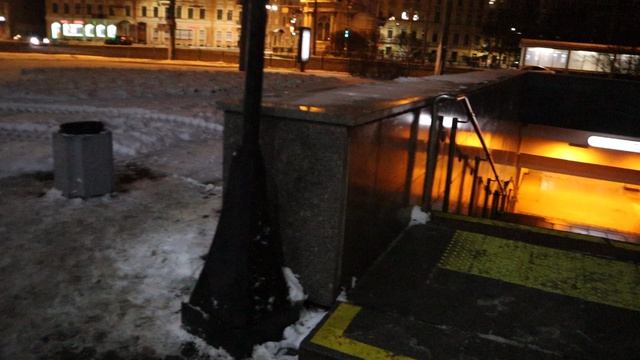 Иду домой в 4 часа ночи после рождественской службы. На улице никого. Ночь с понедельника на вторник