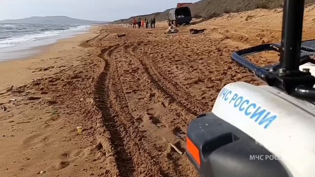 В Крыму выявлено около 50 мест выброса мазута с танкеров, — МЧС РФ.
