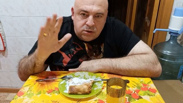 Мукбанг. Блины с печенью, сметана и сок. Любовь зла .......