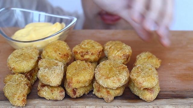 ASMR EATING CHICKEN NUGGETS●АСМР ИТИНГ НАГГЕТСЫ●리얼사운드●NO TALKING●HUNGRY RUSSIAN BOY