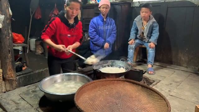 農村掛親看看小潘都做什麼好吃的，拿去祭拜祖先，這也是一種習俗【農村小潘】