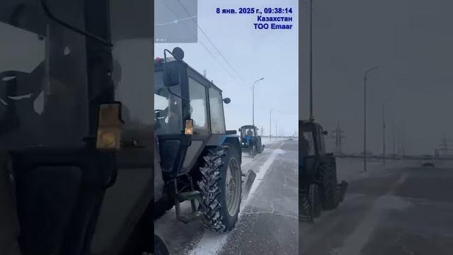 Чистит снег Серов Автодор