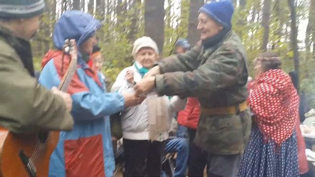 Вот это бутерброд! На 29 человек! Валентин Бальзамов со товарищи - в походе