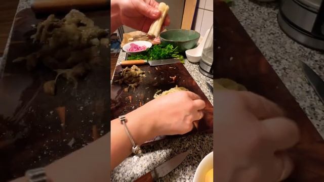 Грузинский салат с баклажанами и куриной грудкой, ваши гости съедят и еще рецепт просить будут