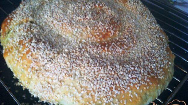 Пирог с яйцом, сыром и луком