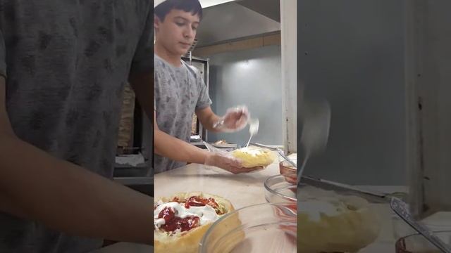 шаурма в булке бомба честно говорят😉. шаурма чисто по братский. #фирузнематов