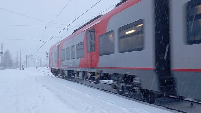 Финист Эс104 020 по маршруту Карпинск-Екатеринбург. Пасс