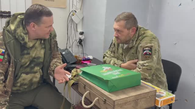 Навестил в госпитале на передовой нашего знаменитого доктора Бывалина Евгения