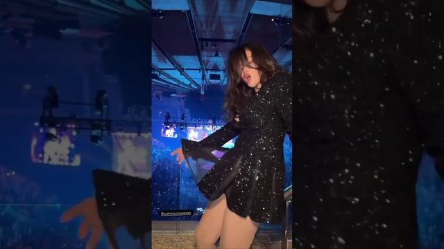 Горячие танцы Селены Гомес